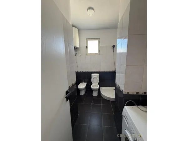 Tirane, jepet me qera apartament 1+1 Kati 9, 52 m² 450 € (yzberisht kole koci)
