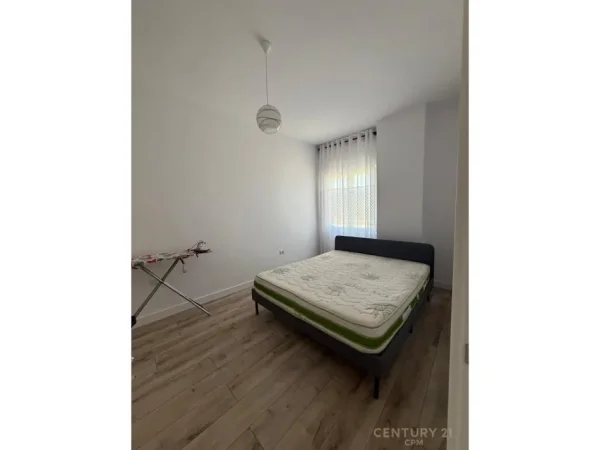 Tirane, jepet me qera apartament 1+1 Kati 9, 52 m² 450 € (yzberisht kole koci)