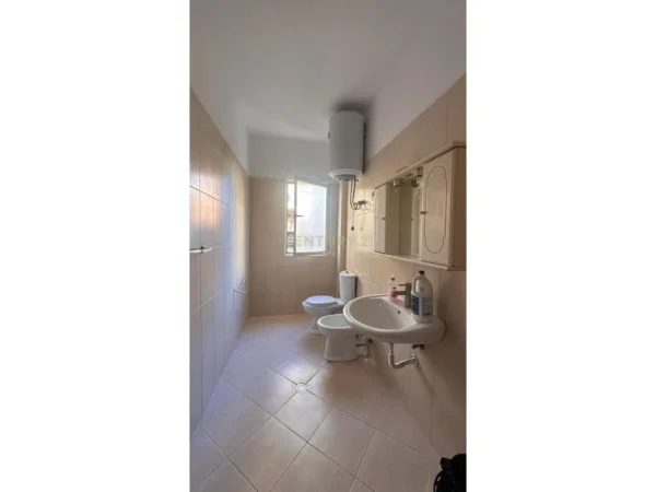 Tirane, jepet me qera apartament 2+1+Ballkon Kati 2, 100 m² 650 € (myslym shyri rr.him kolli)