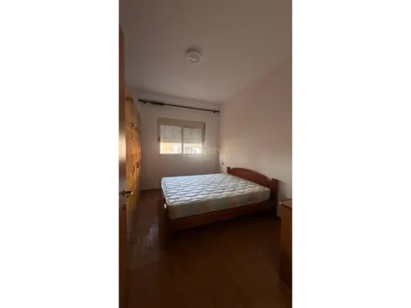 Tirane, jepet me qera apartament 2+1+Ballkon Kati 2, 100 m² 650 € (myslym shyri rr.him kolli)