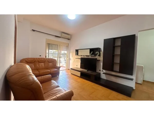 Tirane, jepet me qera apartament 2+1+Ballkon Kati 2, 100 m² 650 € (myslym shyri rr.him kolli)