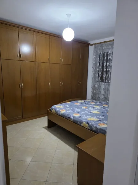 Vlore, jepet me qera apartament 1+1 Kati 5, 57 m² 250 € (Prane Zjarrfikses Vlore)