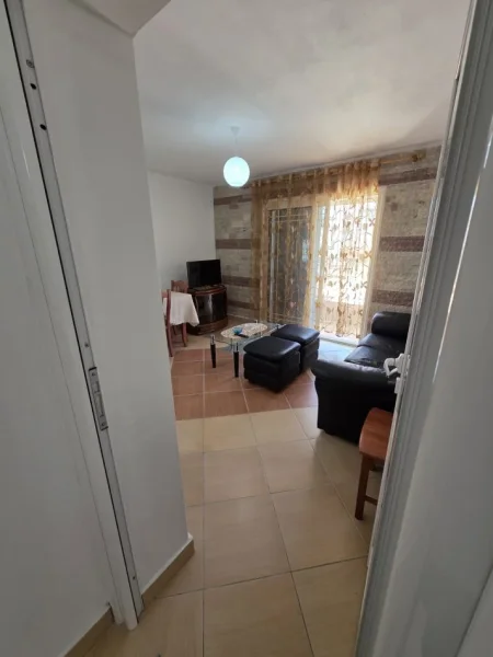 Vlore, jepet me qera apartament 1+1 Kati 5, 57 m² 250 € (Prane Zjarrfikses Vlore)