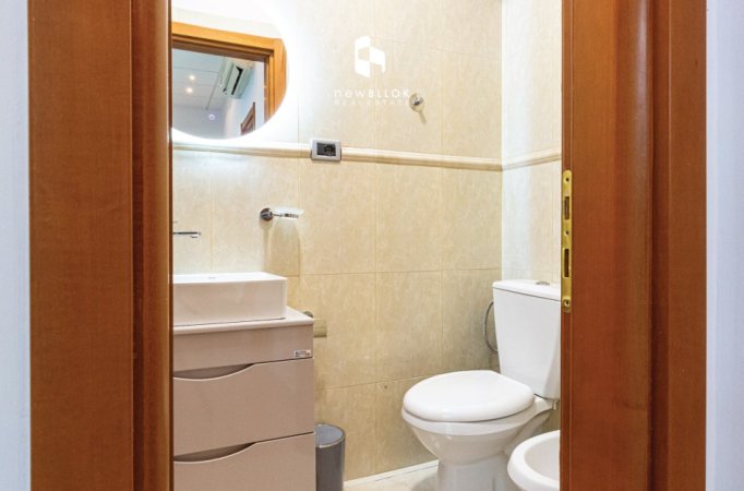 🔥Me Qera: Zyre 100 m² | Tribeca, (📍Blloku Rr. Vaso Pasha) || 900 €/Muaj || Lokacion Premium – Blloku