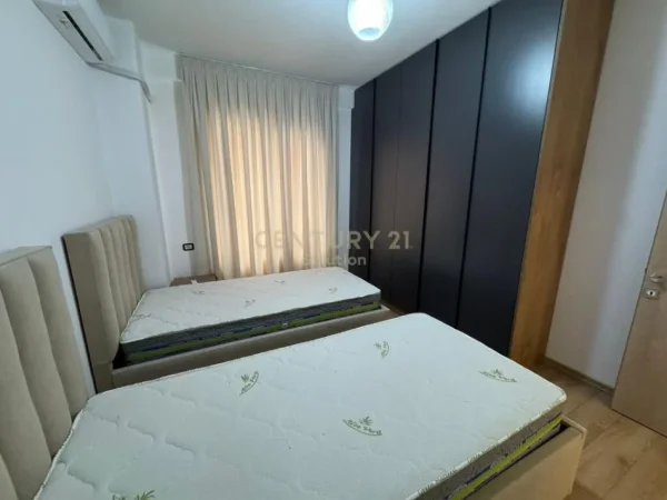 Tirane, jepet me qera apartament 2+1+Ballkon Kati 2, 75 m² 520 € (selite david selenica)