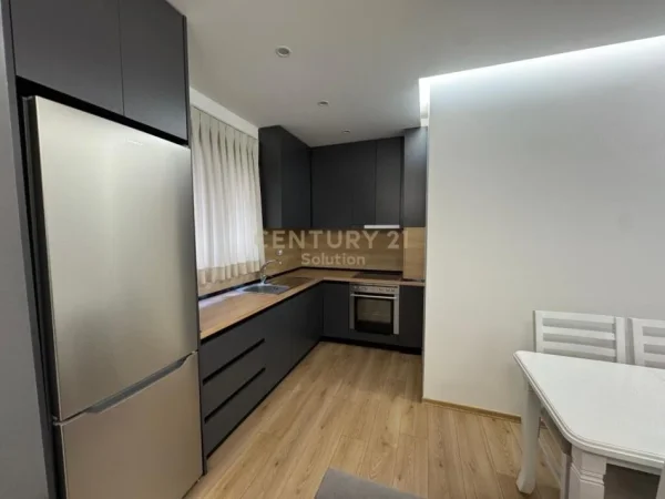 Tirane, jepet me qera apartament 2+1+Ballkon Kati 2, 75 m² 520 € (selite david selenica)