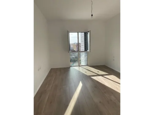 Tirane, shitet apartament 1+1+Ballkon Kati 8, 82 m² 180.000 € (5 maji)