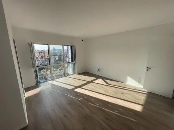 Tirane, shitet apartament 1+1+Ballkon Kati 8, 82 m² 180.000 € (5 maji)