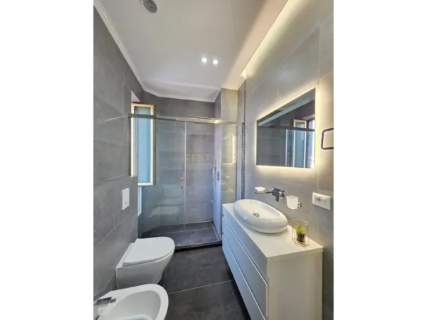 Tirane, jepet me qera apartament 2+1+Ballkon Kati 8, 136 m² 2.000 € (stadiumi qemal stafa golden park)