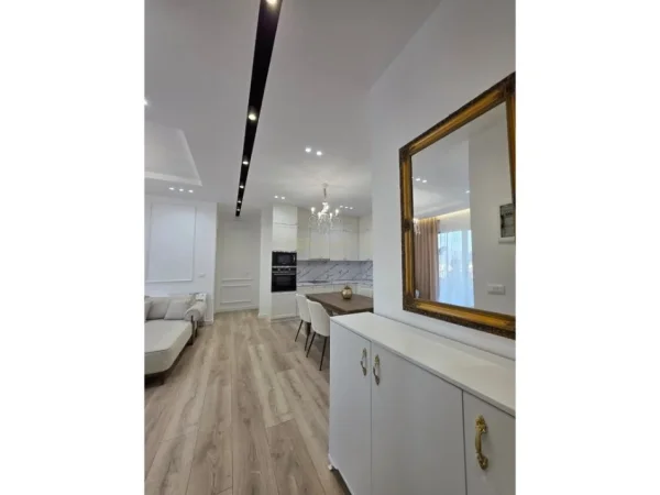 Tirane, jepet me qera apartament 2+1+Ballkon Kati 8, 136 m² 2.000 € (stadiumi qemal stafa golden park)