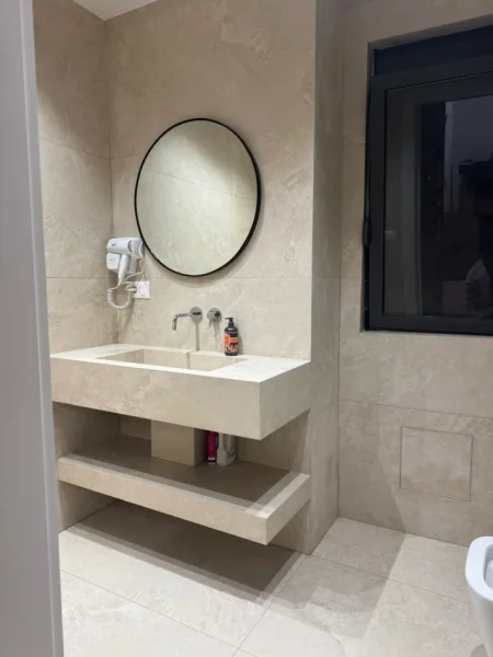 Tirane, jepet me qera garsonier 1+1 Kati 2, 100 m² 1.500 € (9-Kateshet)