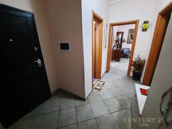 Tirane, shitet apartament 2+1+Ballkon Kati 3, 76 m² 150.000 € (shkelqim fusha)