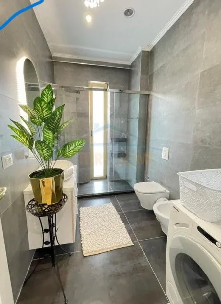 Tirane, jepet me qera apartament 2+1+2+Post Parkimi+Ballkon Kati 8, 120 m² 2.100 € (Air Albania)