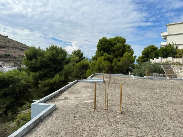 Sarande, shitet shtepi 2+1+Ballkon Kati 1, 350 m² 300.000 € (NE HYRJE TE SARANDES)