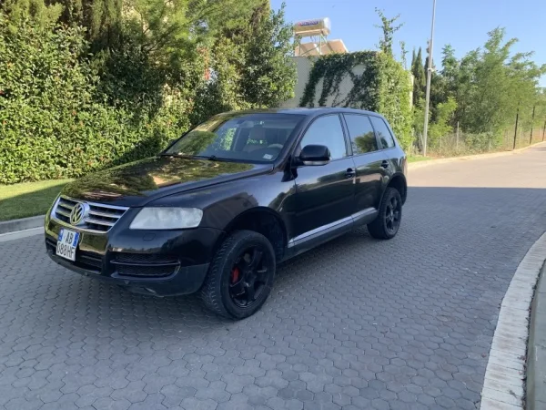Durres, shitet SUV  4x4 Vw Touareg Benzin+Gaz, e zeze Klima 300 km 4.500 €