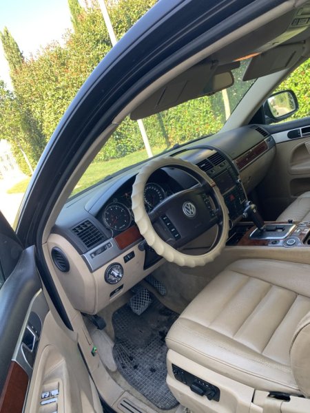 Durres, shitet SUV  4x4 Vw Touareg Benzin+Gaz, e zeze Klima 300 km 4.500 €