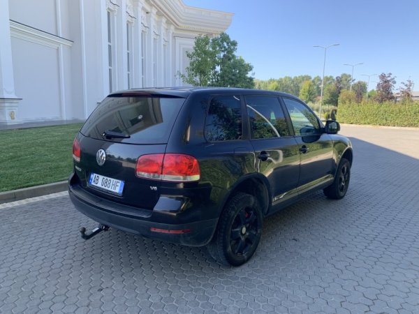 Durres, shitet SUV  4x4 Vw Touareg Benzin+Gaz, e zeze Klima 300 km 4.500 €