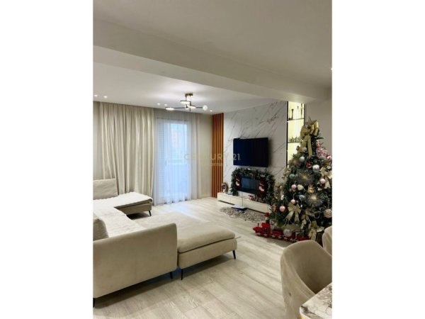 Tirane, shes apartament 2+1+Aneks+Ballkon Kati 6, 110 m² 355.000 € 