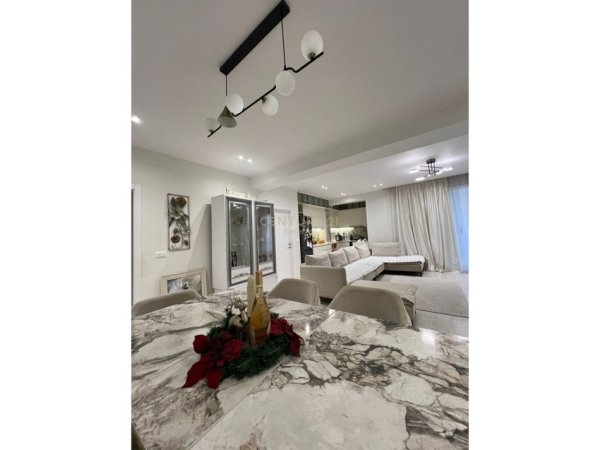 Tirane, shes apartament 2+1+Aneks+Ballkon Kati 6, 110 m² 355.000 € 