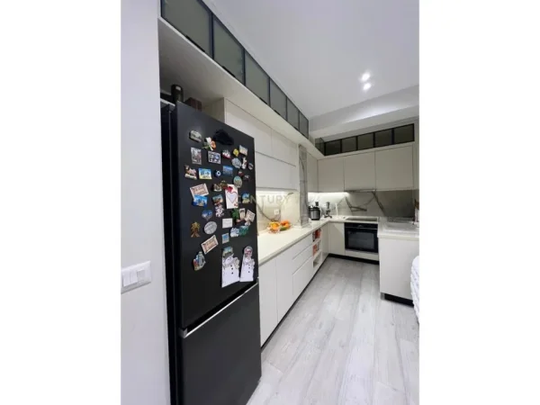 Tirane, shes apartament 2+1+Aneks+Ballkon Kati 6, 110 m² 355.000 € 