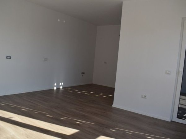 Tirane, shes apartament 1+1+Aneks+Ballkon Kati 8, 82 m² 180.000 € (Emerald Center)
