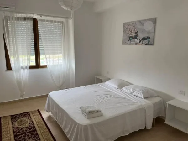 Shkoder, jepet me qera apartament 3+1+Ballkon Kati 4, 500 € (Tek Bexhisteni)