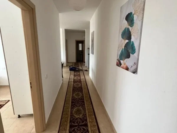 Shkoder, jepet me qera apartament 3+1+Ballkon Kati 4, 500 € (Tek Bexhisteni)