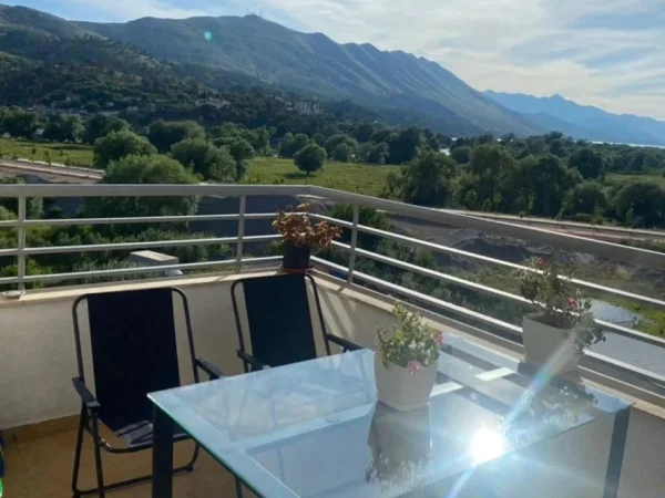 Shkoder, jepet me qera apartament 3+1+Ballkon Kati 4, 500 € (Tek Bexhisteni)