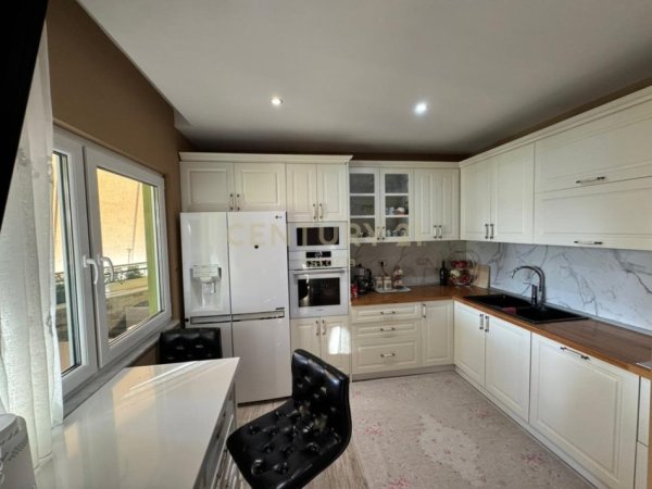 Tirane, shes apartament 2+1+Aneks+Ballkon Kati 8, 147 m² 460.000 € 