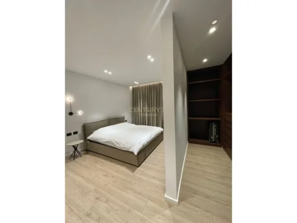 Tirane, jepet me qera apartament 2+1+Aneks+Ballkon Kati 5, 111 m² 2.000 € (Galeria ETC)