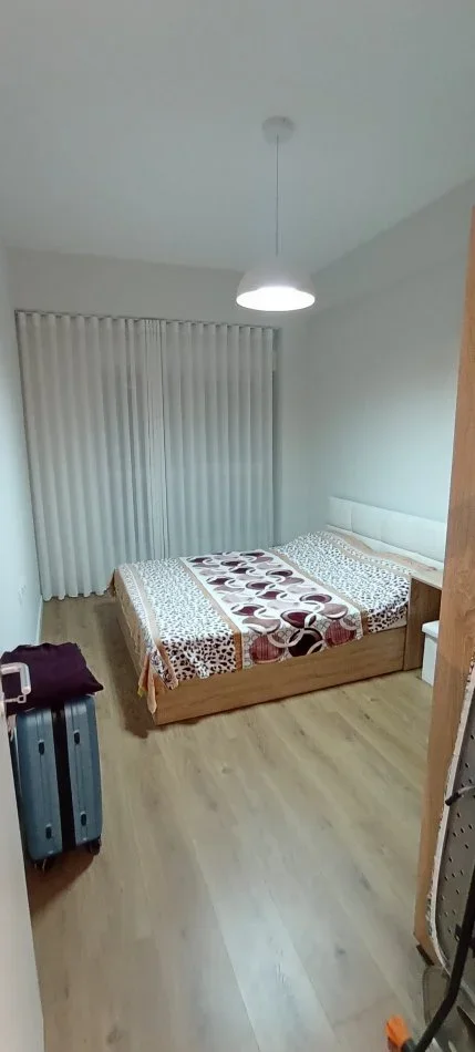Tirane, jepet me qera apartament 1+1+Ballkon Kati 5, 65 m² 450 € (Kompleksi Kaimi, Ali Demi ,Tiranë)