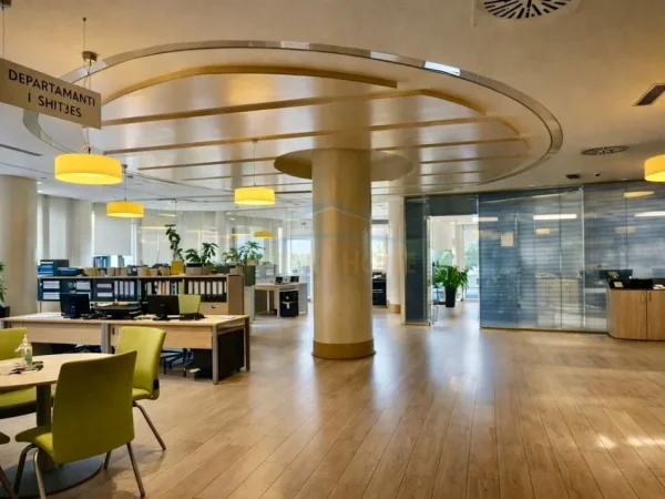 Tirane, jepet me qera ambjent biznesi Kati 3, 280 m² (air albania)