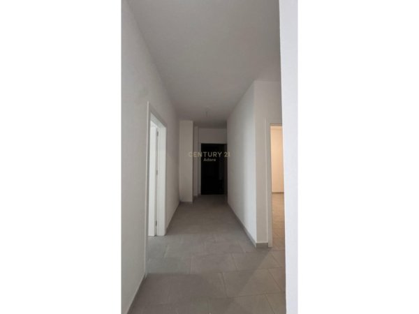 Tirane, shes apartament 3+1+Aneks+Ballkon Kati 4, 152 m² 360.000 € 