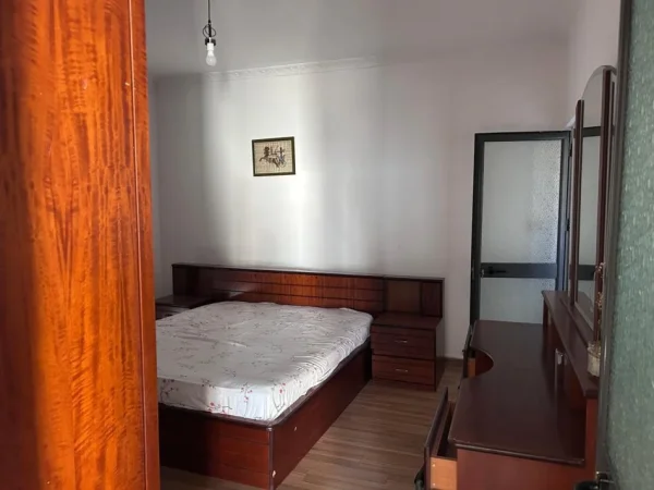 Tirane, jepet me qera Vile 2+1 Kati 2, 90 m² 500 € (Tek Ish-Frigoriferi, Siri Kodra, Tiranë)