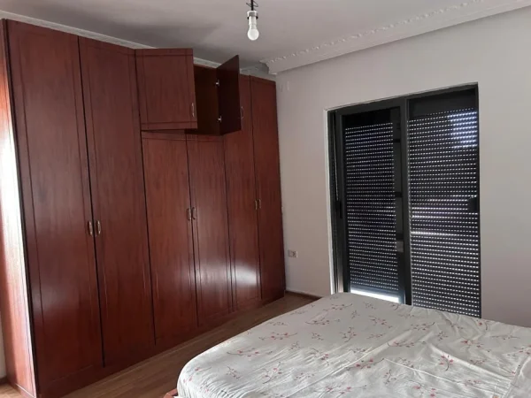 Tirane, jepet me qera Vile 2+1 Kati 2, 90 m² 500 € (Tek Ish-Frigoriferi, Siri Kodra, Tiranë)