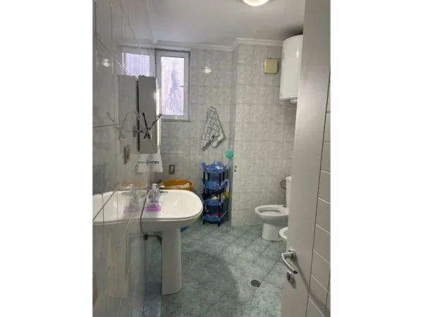 Tirane, shes apartament 2+1+Aneks+Ballkon Kati 4, 97 m² 300.000 € (Rruga Sami Frasheri)