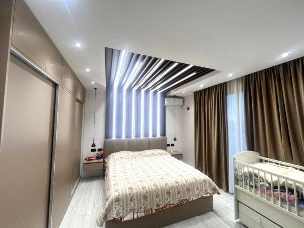 Tirane, shes apartament+verande | Penthouse 2+1+Aneks+Ballkon Kati 4, 200 m² 280.000 € (Kompleksi Tom Doshi)