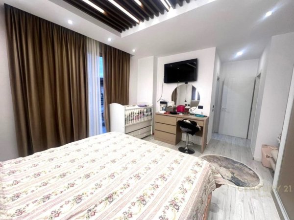 Tirane, shes apartament+verande | Penthouse 2+1+Aneks+Ballkon Kati 4, 200 m² 280.000 € (Kompleksi Tom Doshi)