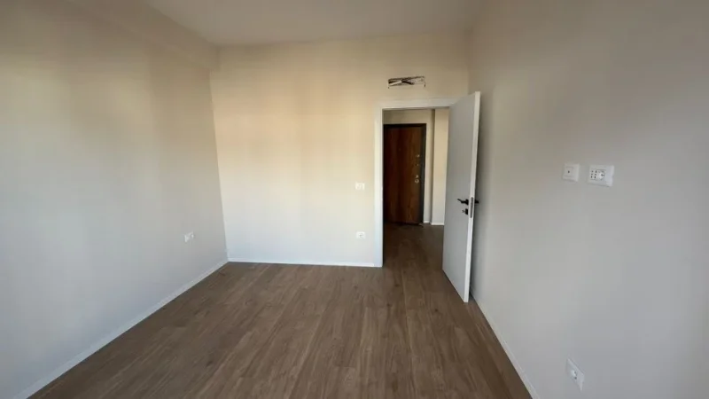 Tirane, shitet apartament 1+1+Ballkon Kati 4, 60 m² 98.000 € (Ali Demi)