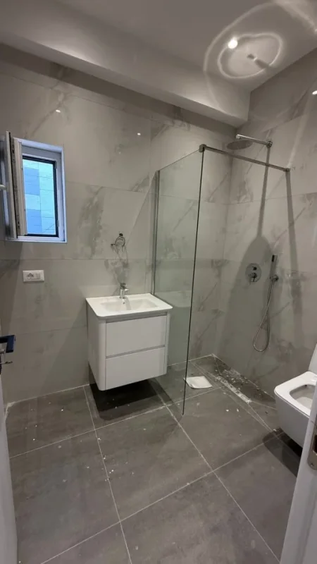 Tirane, shitet apartament 1+1+Ballkon Kati 4, 60 m² 98.000 € (Ali Demi)