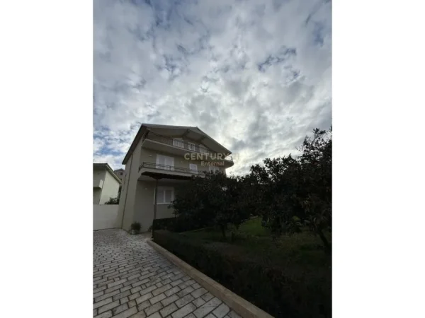 Tirane, shes Vile 3 Katshe Kati 3, 310 m² 350.000 € (Vaqarr)