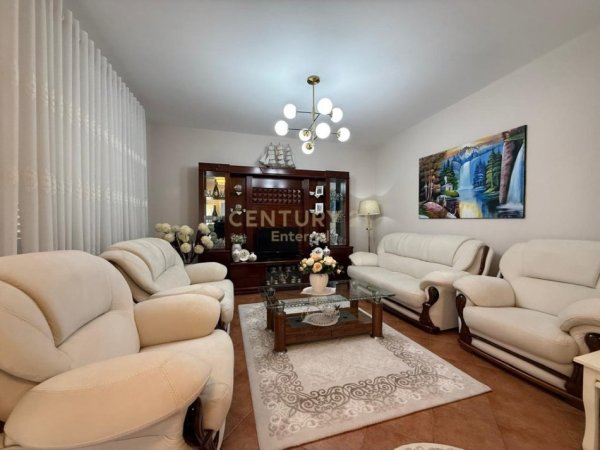 Tirane, shes Vile 3 Katshe Kati 3, 310 m² 350.000 € (Vaqarr)