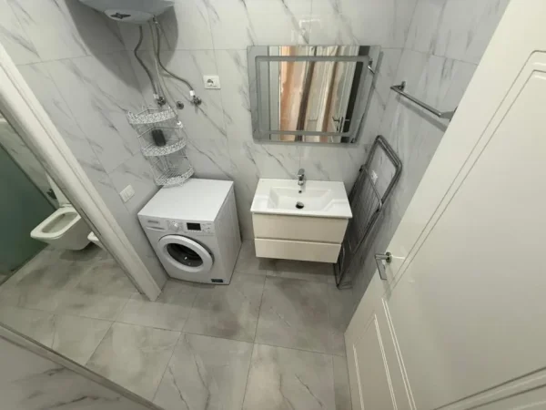 Tirane, jepet me qera 2+1 Kati 2, 120 m² 1.200 € (teg)