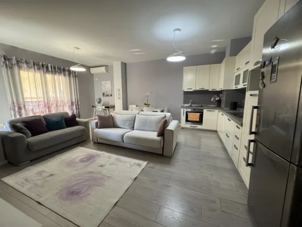 Tirane, jepet me qera apartament 1+1 Kati 1, 70 m² 600 € (Rruga Albanopoli,Midis Jordan Misja dhe Don Boskos, Tiranë)