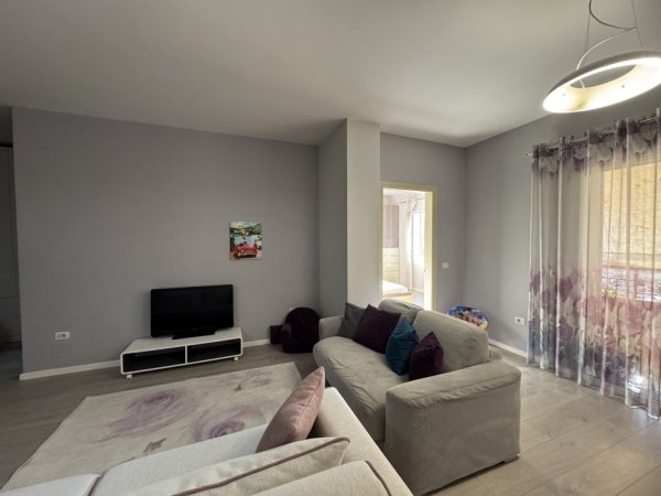 Tirane, jepet me qera apartament 1+1 Kati 1, 70 m² 580 € (Rruga Albanopoli,Midis Jordan Misja dhe Don Boskos, Tiranë)
