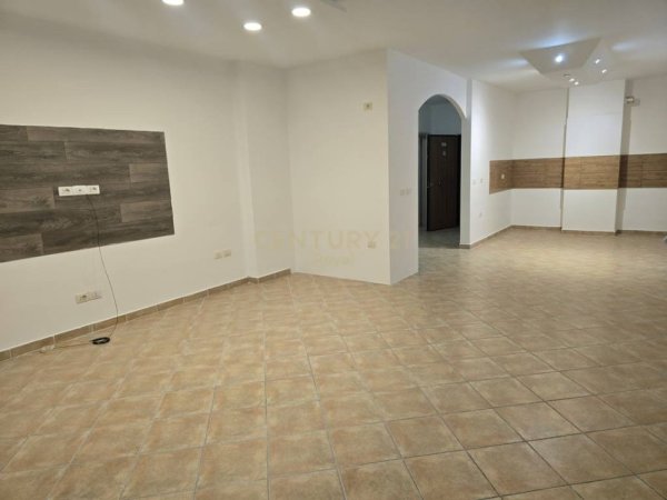 Tirane, shes apartament 2+1+Aneks+Ballkon Kati 2, 120 m² 228.000 € (Rruga Xhon Kenedi)