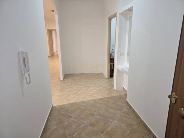 Tirane, shes apartament 2+1+Aneks+Ballkon Kati 2, 120 m² 228.000 € (Rruga Xhon Kenedi)