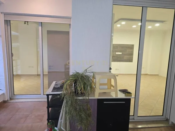 Tirane, shes apartament 2+1+Aneks+Ballkon Kati 2, 120 m² 228.000 € (Rruga Xhon Kenedi)