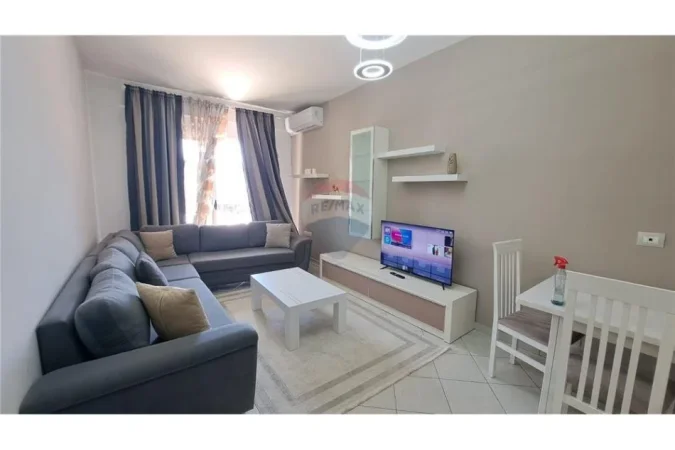 Vlore, jepet me qera apartament 2+1 Kati 5, 102 m² 400 € (Rr. Sulejman Delvina, pranë Gjykatës së Shkallës së Parë)