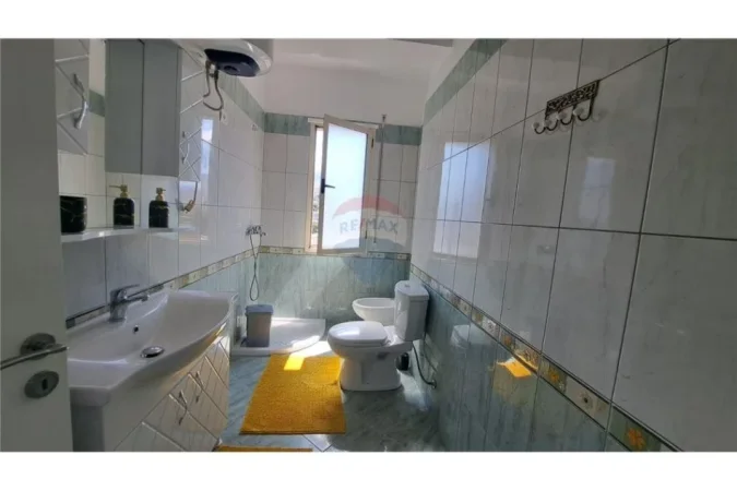 Vlore, jepet me qera apartament 2+1 Kati 5, 102 m² 400 € (Rr. Sulejman Delvina, pranë Gjykatës së Shkallës së Parë)